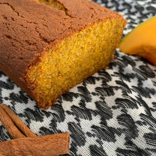 Bizcocho suave y delicioso de calabaza y canela.